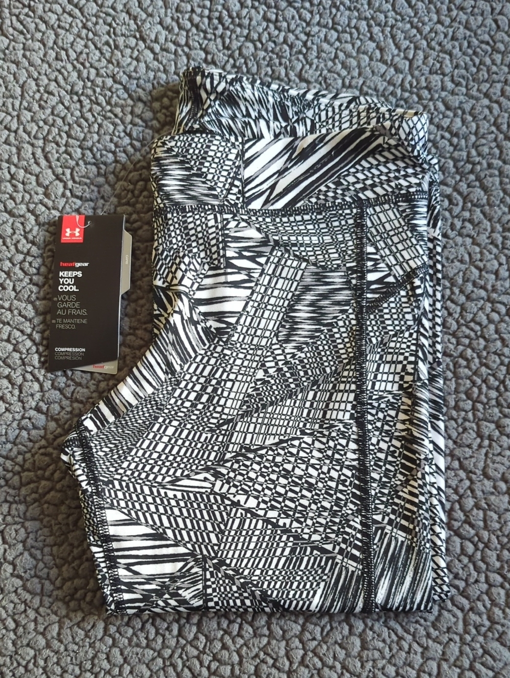 Under Armour HeatGear Compression Capri Leggings Medium in Black/Jet Gray/White